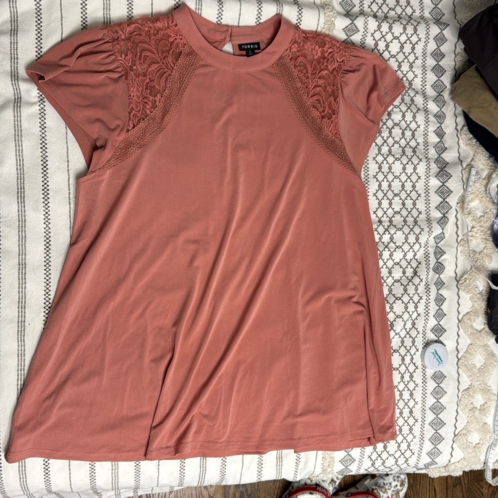 Gorgeous torrid sz 2 cap sleeve blouse